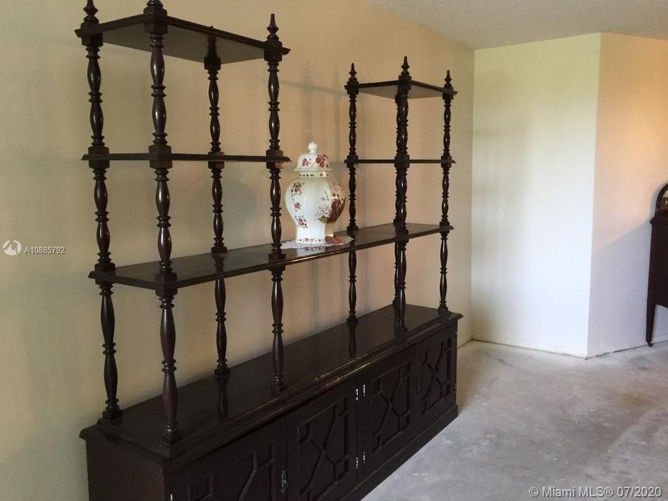 Recently Sold: $139,500 (1 beds, 1 baths, 895 Square Feet)