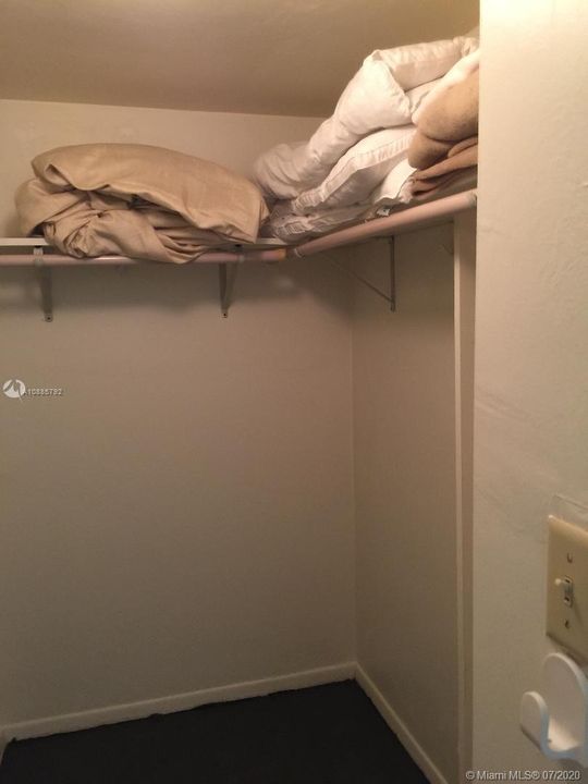 Recently Sold: $139,500 (1 beds, 1 baths, 895 Square Feet)