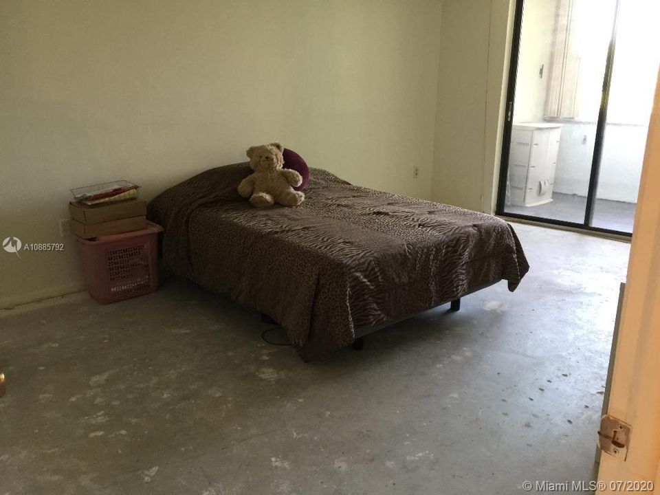 Recently Sold: $139,500 (1 beds, 1 baths, 895 Square Feet)