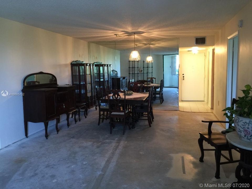 Recently Sold: $139,500 (1 beds, 1 baths, 895 Square Feet)