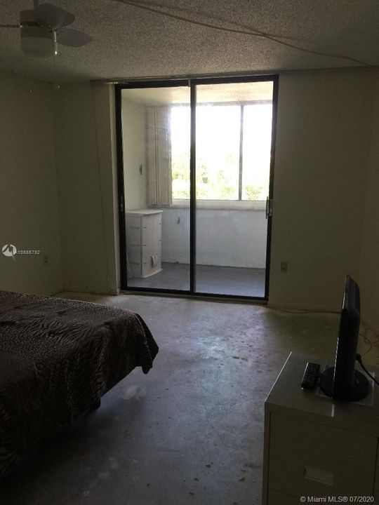 Recently Sold: $139,500 (1 beds, 1 baths, 895 Square Feet)