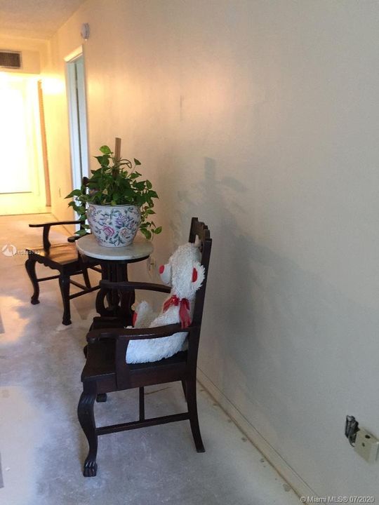 Recently Sold: $139,500 (1 beds, 1 baths, 895 Square Feet)