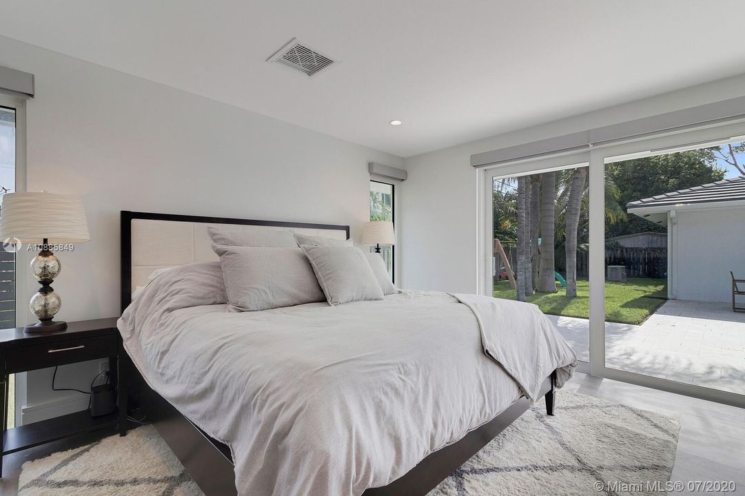 Recently Sold: $1,299,000 (4 beds, 3 baths, 2330 Square Feet)