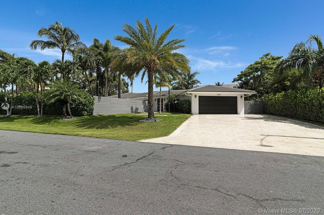 Recently Sold: $1,299,000 (4 beds, 3 baths, 2330 Square Feet)