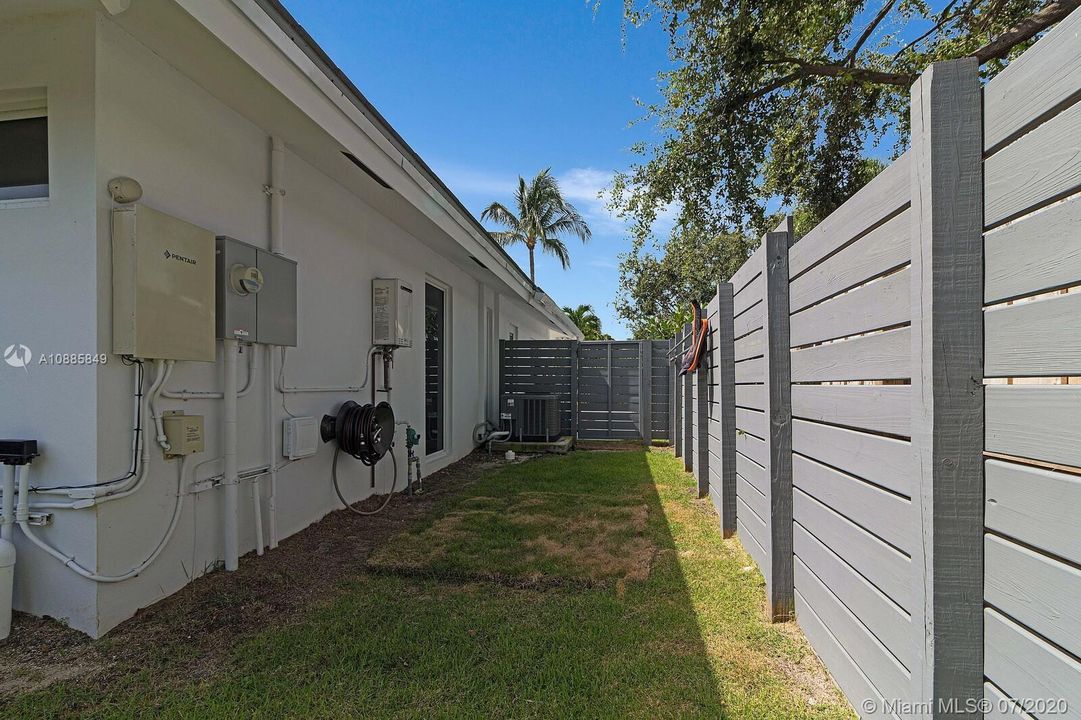 Recently Sold: $1,299,000 (4 beds, 3 baths, 2330 Square Feet)