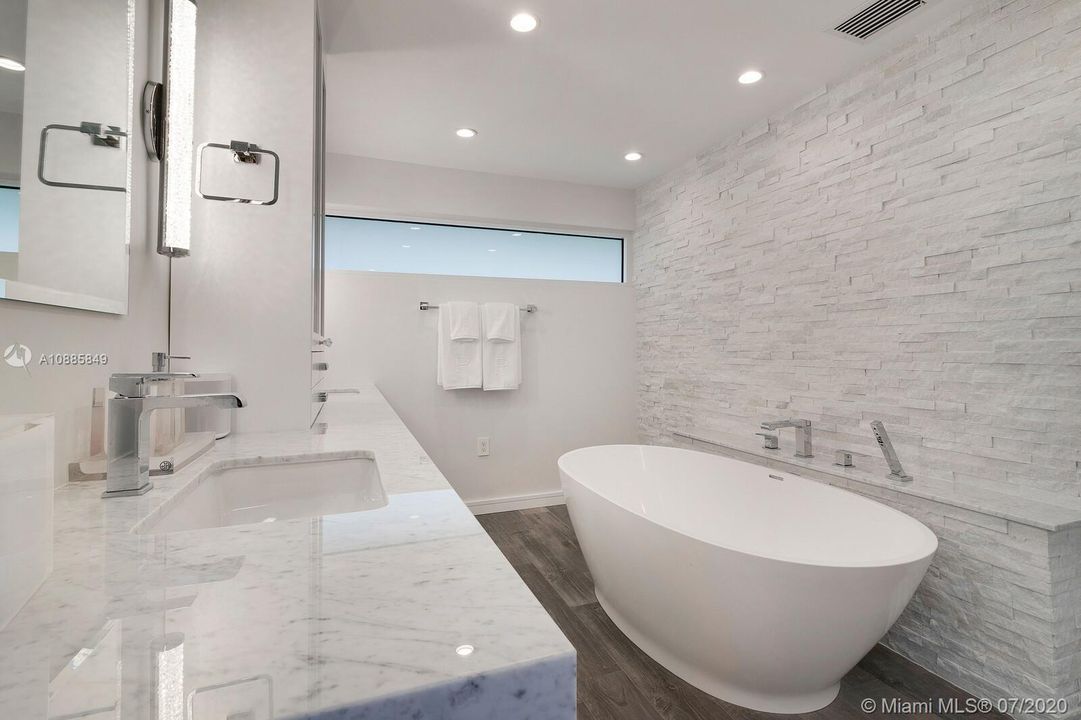 Recently Sold: $1,299,000 (4 beds, 3 baths, 2330 Square Feet)