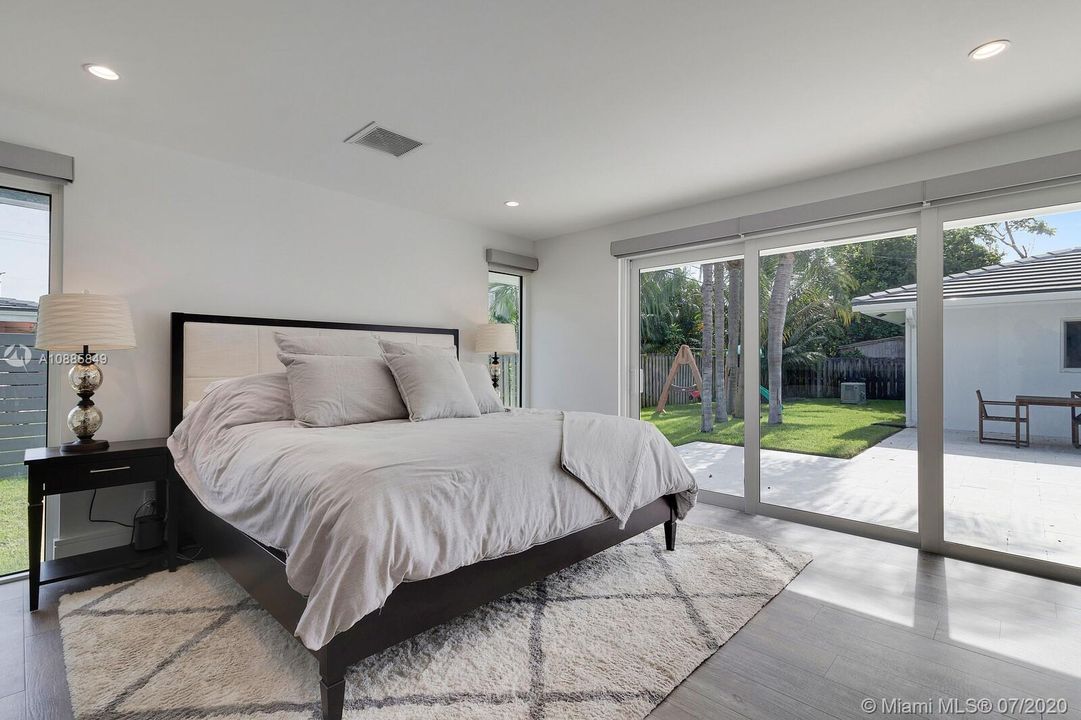 Recently Sold: $1,299,000 (4 beds, 3 baths, 2330 Square Feet)