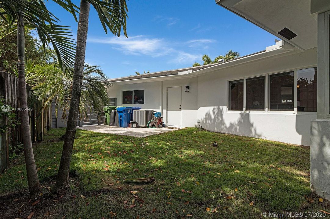 Recently Sold: $1,299,000 (4 beds, 3 baths, 2330 Square Feet)
