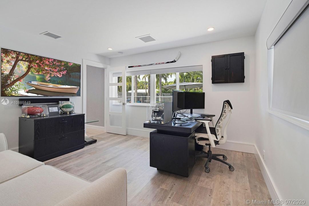 Recently Sold: $1,299,000 (4 beds, 3 baths, 2330 Square Feet)