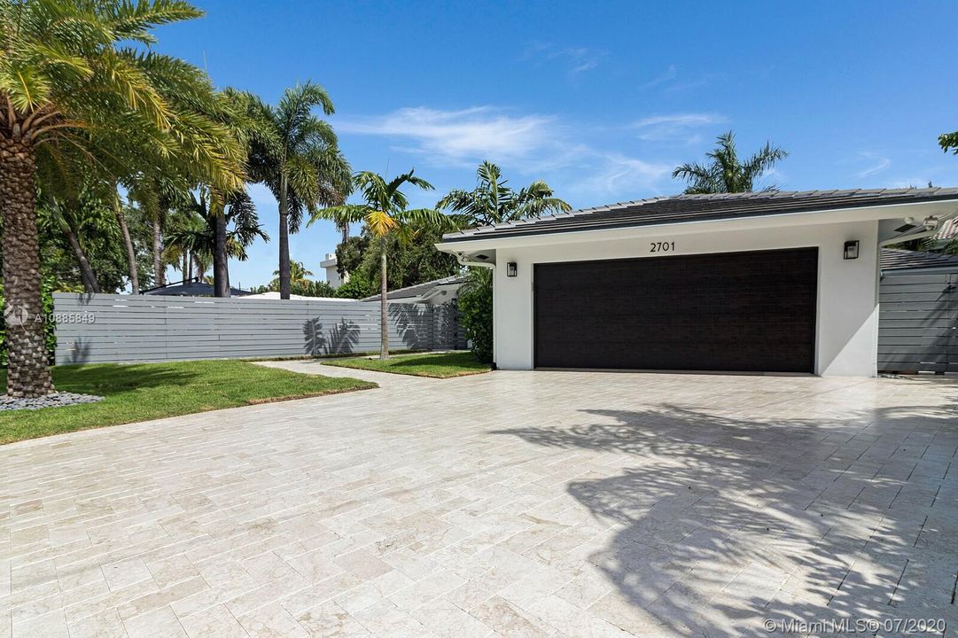Recently Sold: $1,299,000 (4 beds, 3 baths, 2330 Square Feet)