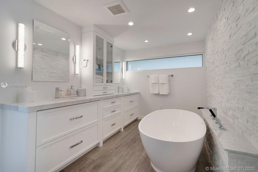 Recently Sold: $1,299,000 (4 beds, 3 baths, 2330 Square Feet)