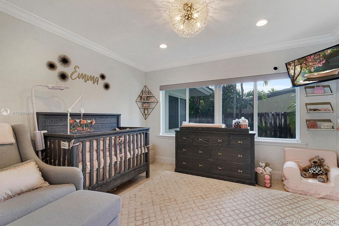 Recently Sold: $1,299,000 (4 beds, 3 baths, 2330 Square Feet)