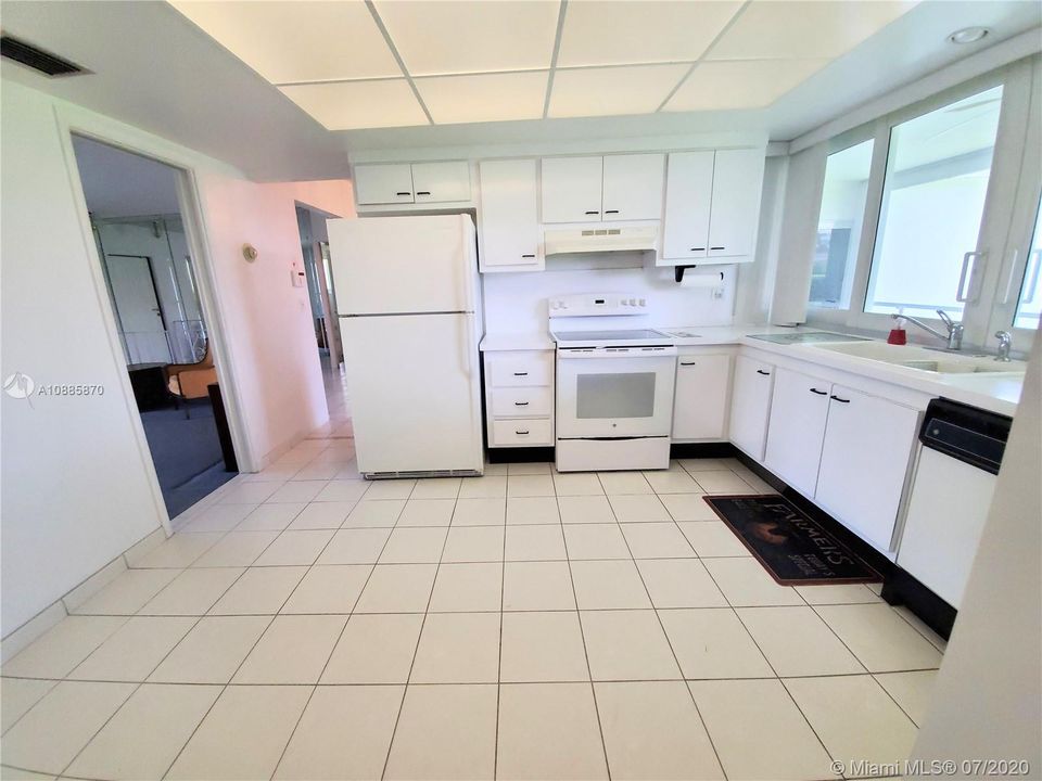 Недавно продано: $365,000 (3 спален, 2 ванн, 1648 Квадратных фут)