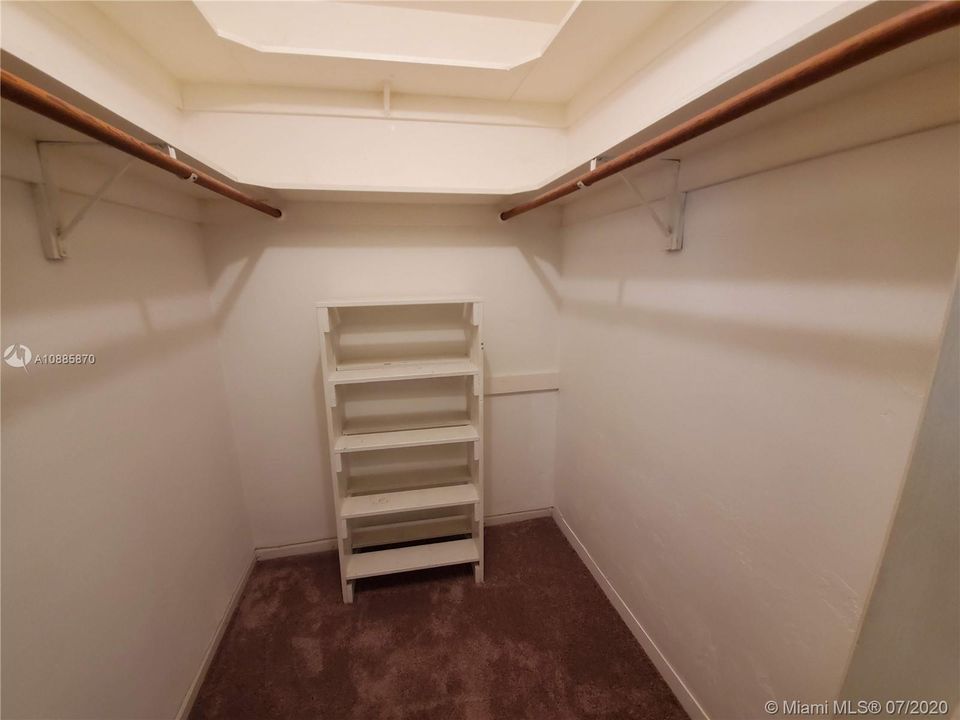 Недавно продано: $365,000 (3 спален, 2 ванн, 1648 Квадратных фут)