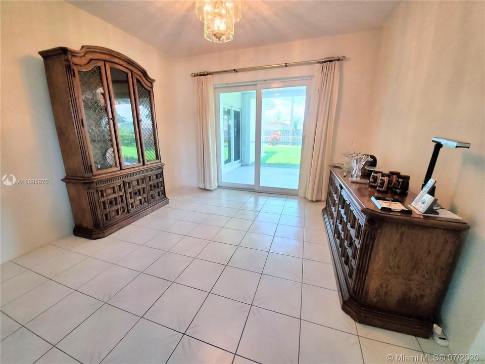 Недавно продано: $365,000 (3 спален, 2 ванн, 1648 Квадратных фут)