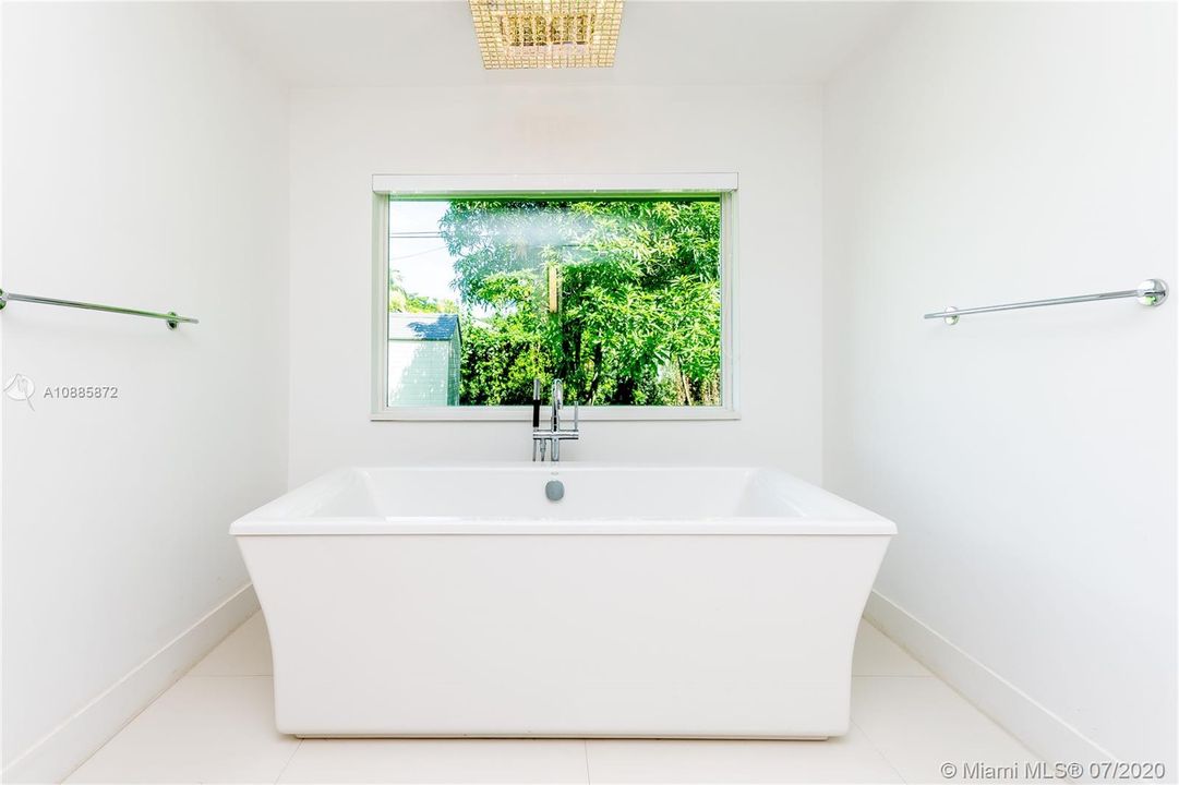 Recently Rented: $14,500 (6 beds, 6 baths, 3868 Square Feet)