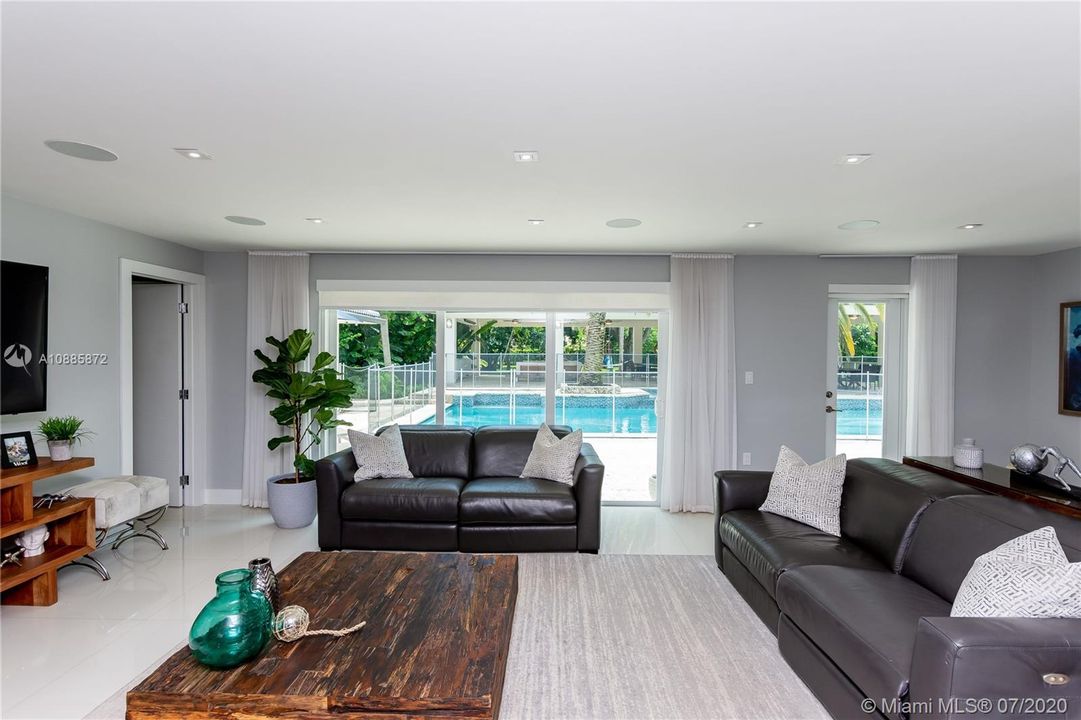 Recently Rented: $14,500 (6 beds, 6 baths, 3868 Square Feet)