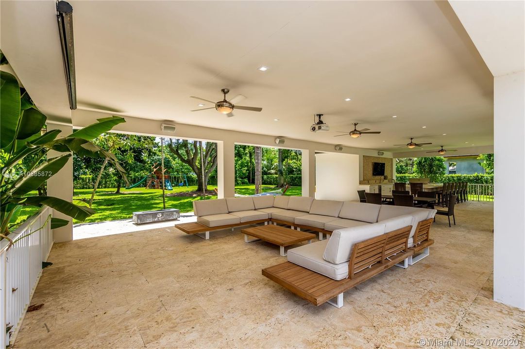 Recently Rented: $14,500 (6 beds, 6 baths, 3868 Square Feet)