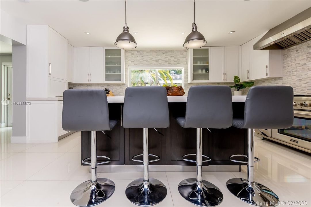 Recently Rented: $14,500 (6 beds, 6 baths, 3868 Square Feet)