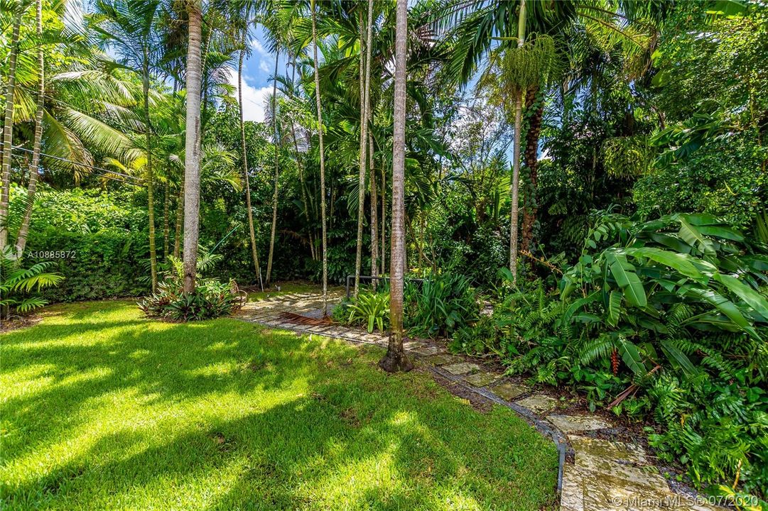 Recently Rented: $14,500 (6 beds, 6 baths, 3868 Square Feet)