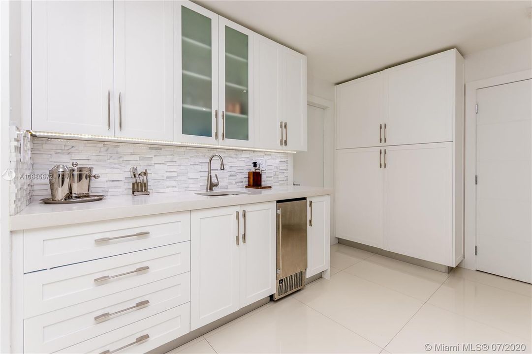 Recently Rented: $14,500 (6 beds, 6 baths, 3868 Square Feet)