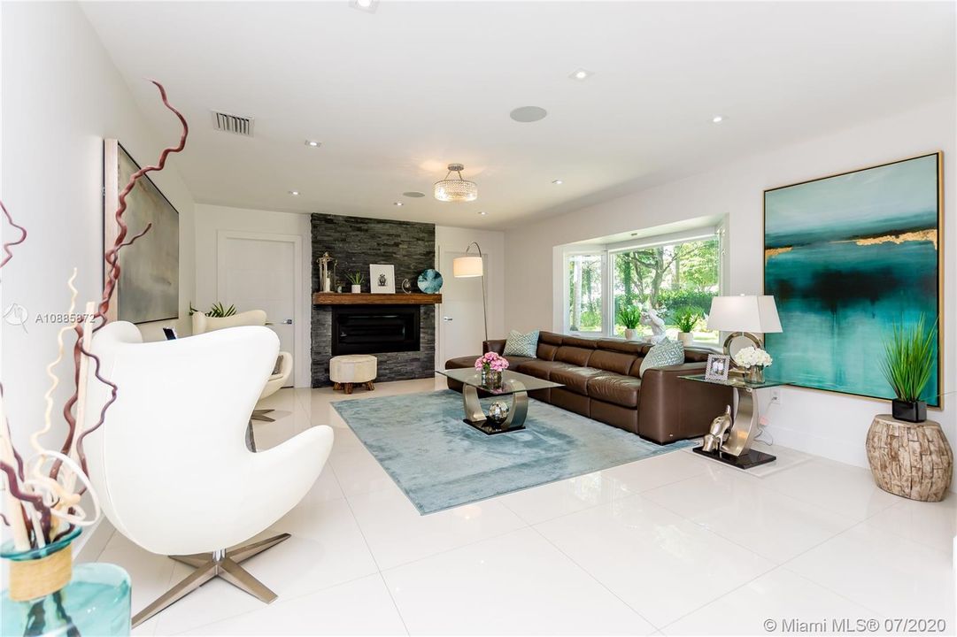 Recently Rented: $14,500 (6 beds, 6 baths, 3868 Square Feet)