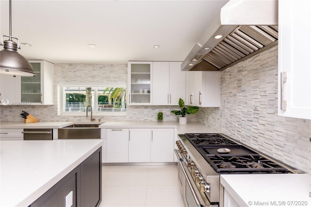 Recently Rented: $14,500 (6 beds, 6 baths, 3868 Square Feet)