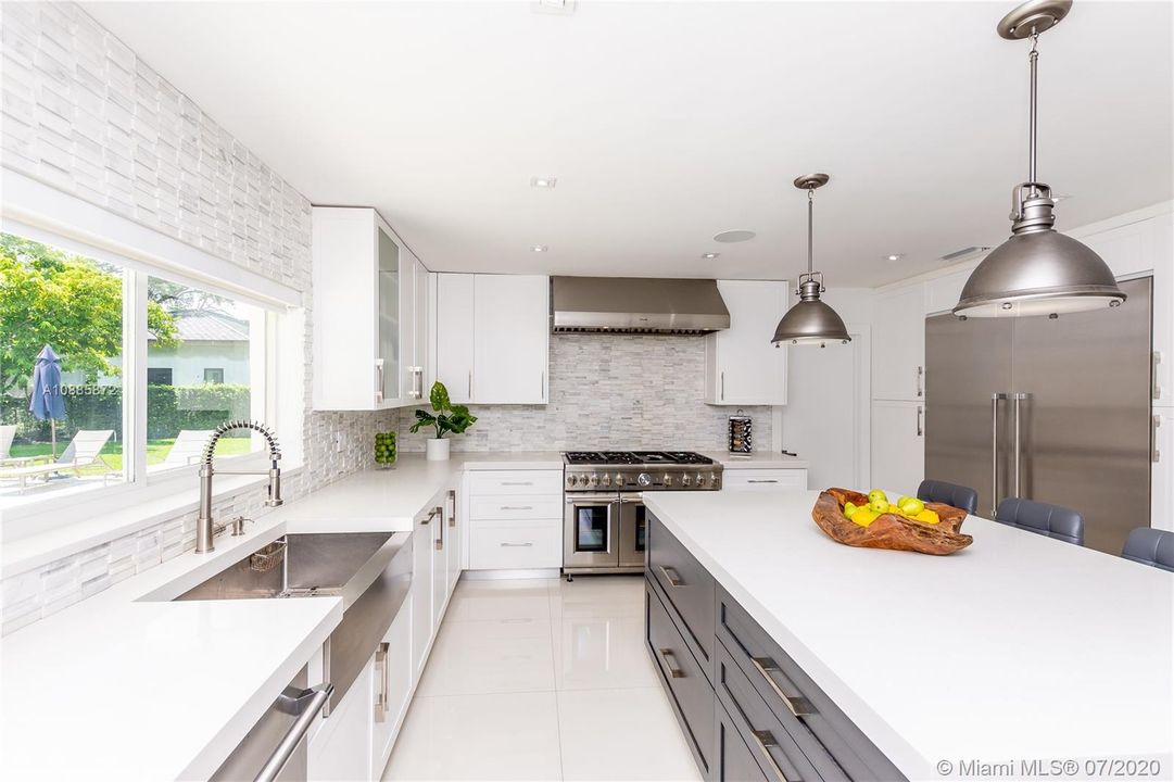 Recently Rented: $14,500 (6 beds, 6 baths, 3868 Square Feet)