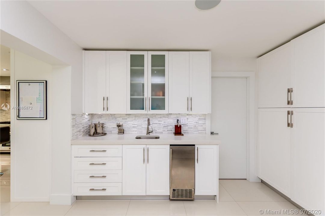 Recently Rented: $14,500 (6 beds, 6 baths, 3868 Square Feet)