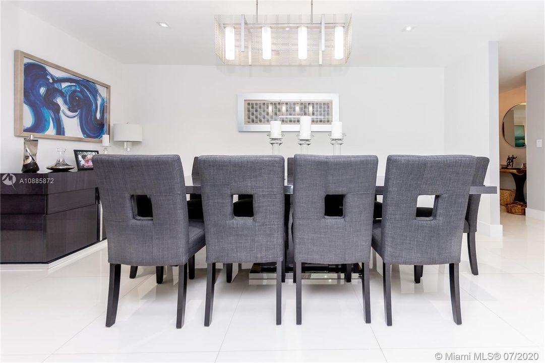 Recently Rented: $14,500 (6 beds, 6 baths, 3868 Square Feet)