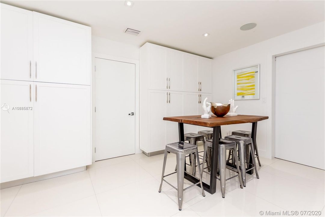Recently Rented: $14,500 (6 beds, 6 baths, 3868 Square Feet)