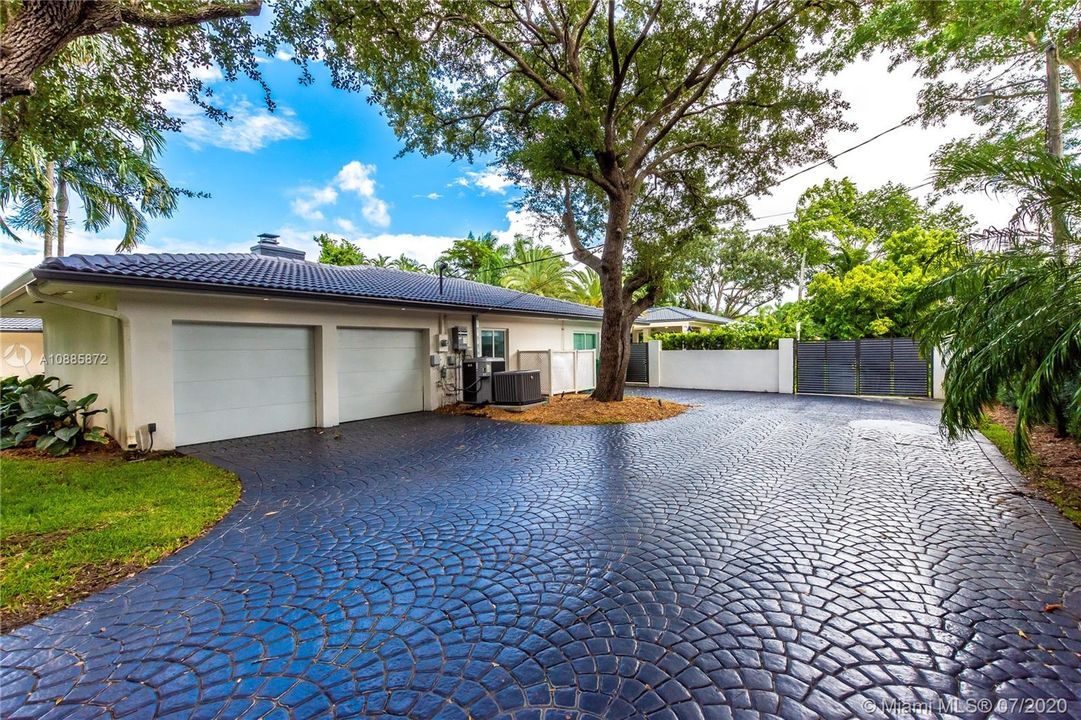 Recently Rented: $14,500 (6 beds, 6 baths, 3868 Square Feet)