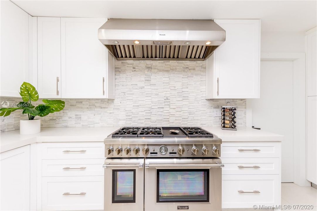 Recently Rented: $14,500 (6 beds, 6 baths, 3868 Square Feet)