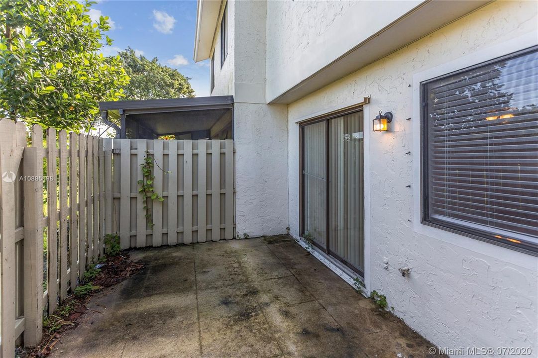 Recently Sold: $152,900 (2 beds, 2 baths, 1208 Square Feet)