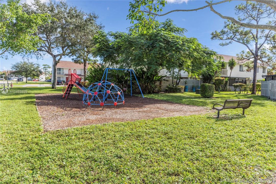 Recently Sold: $152,900 (2 beds, 2 baths, 1208 Square Feet)