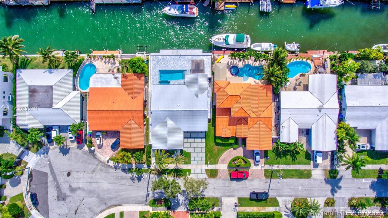 Vendido Recientemente: $1,250,000 (3 camas, 2 baños, 2580 Pies cuadrados)