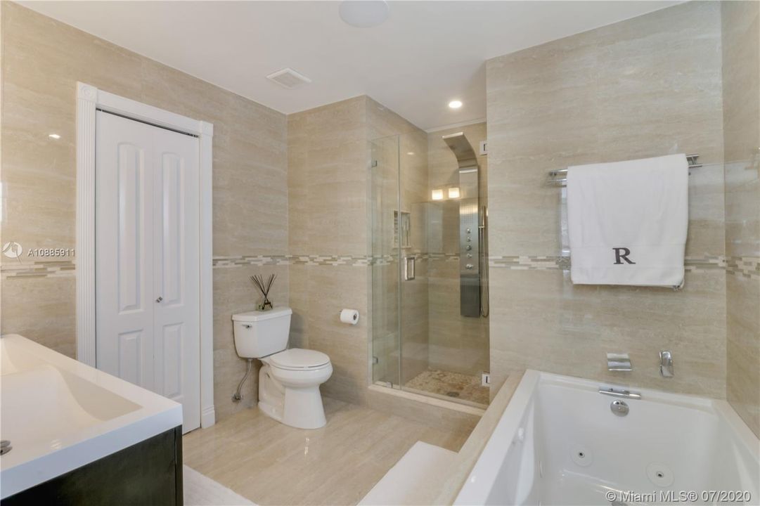 Vendido Recientemente: $1,250,000 (3 camas, 2 baños, 2580 Pies cuadrados)