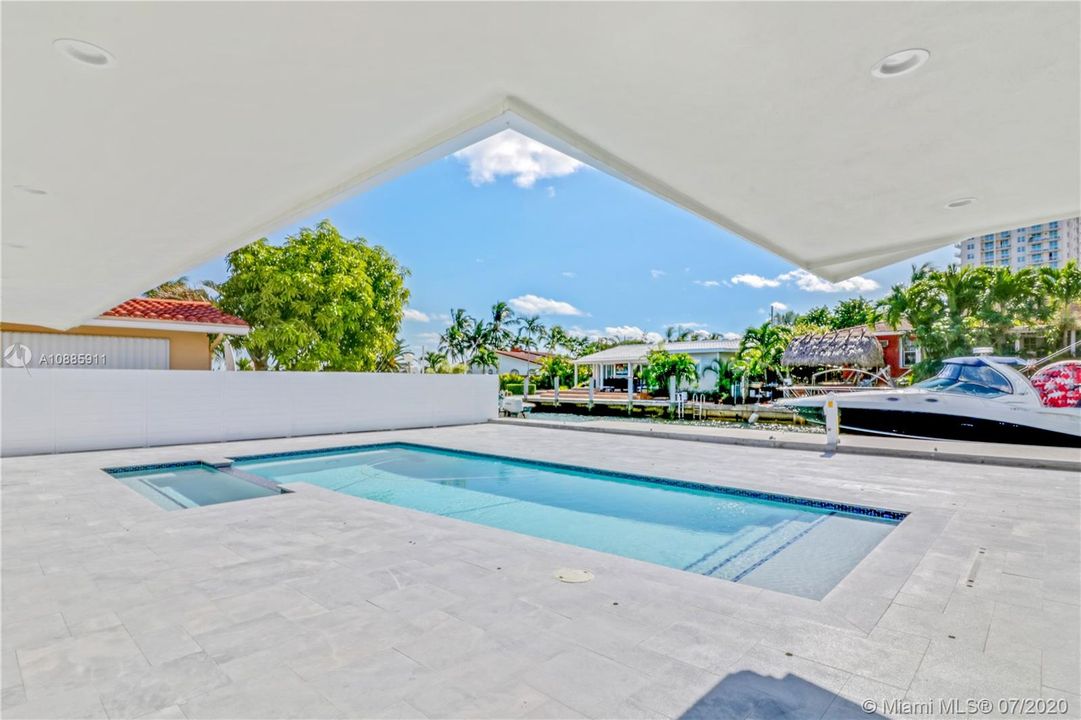 Vendido Recientemente: $1,250,000 (3 camas, 2 baños, 2580 Pies cuadrados)