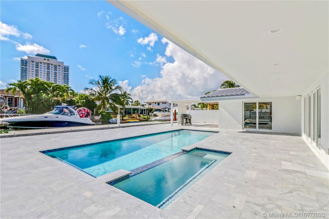 Vendido Recientemente: $1,250,000 (3 camas, 2 baños, 2580 Pies cuadrados)