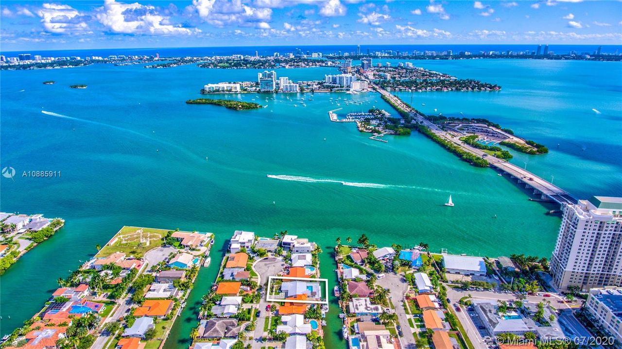 Vendido Recientemente: $1,250,000 (3 camas, 2 baños, 2580 Pies cuadrados)