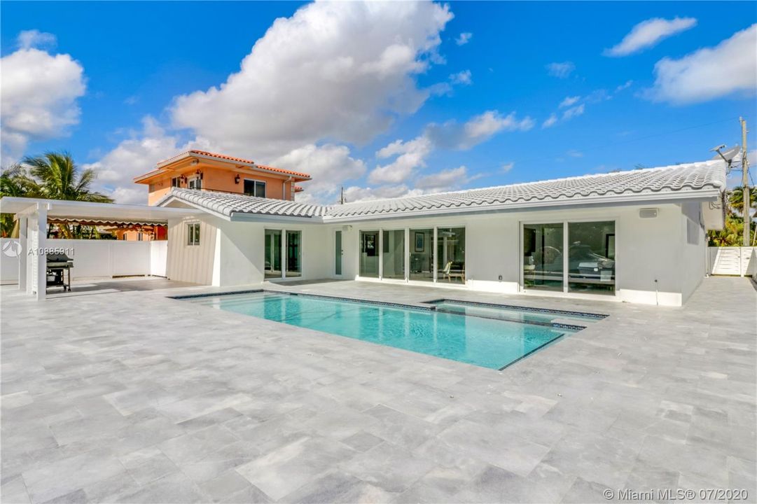 Vendido Recientemente: $1,250,000 (3 camas, 2 baños, 2580 Pies cuadrados)