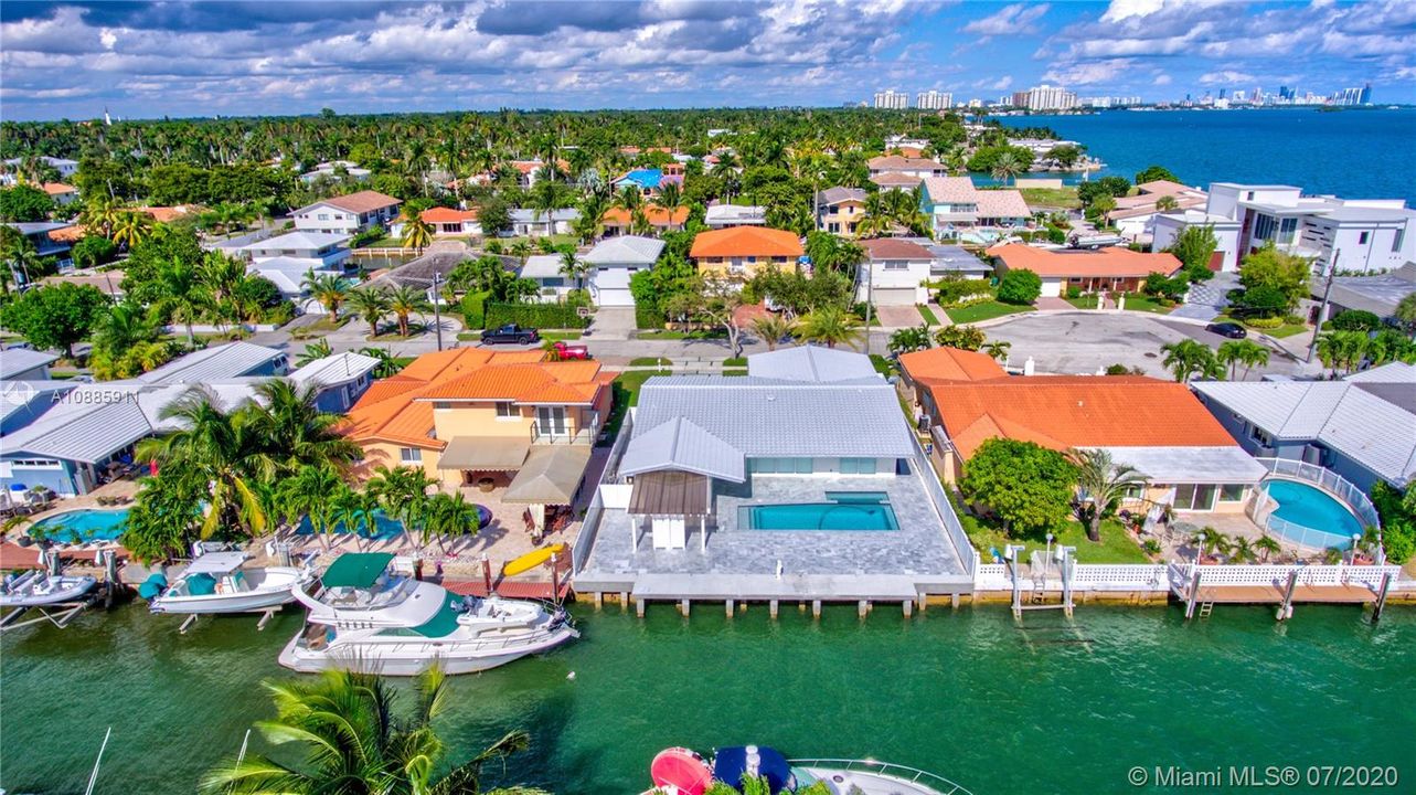 Vendido Recientemente: $1,250,000 (3 camas, 2 baños, 2580 Pies cuadrados)