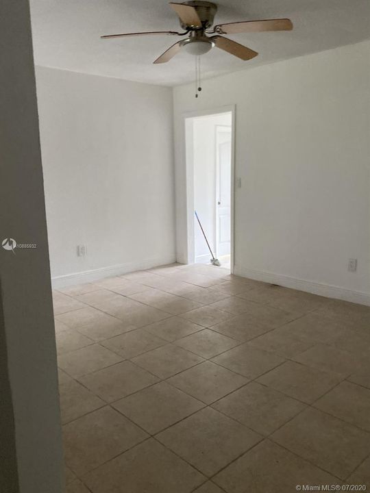 Recently Rented: $1,100 (2 beds, 1 baths, 816 Square Feet)