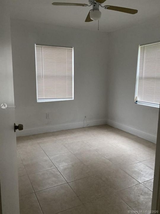 Recently Rented: $1,100 (2 beds, 1 baths, 816 Square Feet)