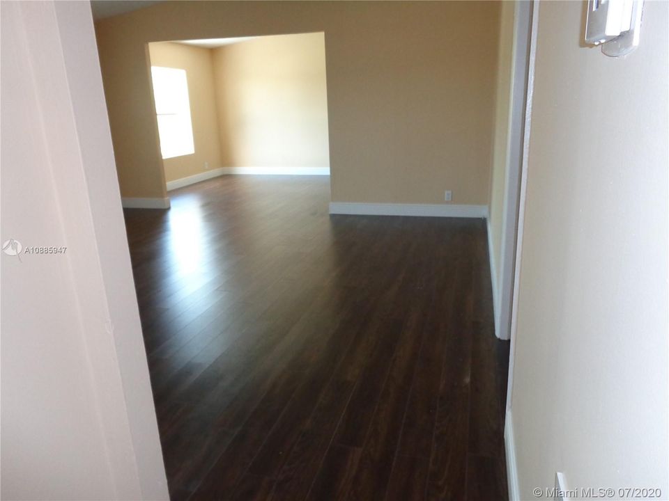 Vendido Recientemente: $149,990 (4 camas, 2 baños, 1690 Pies cuadrados)