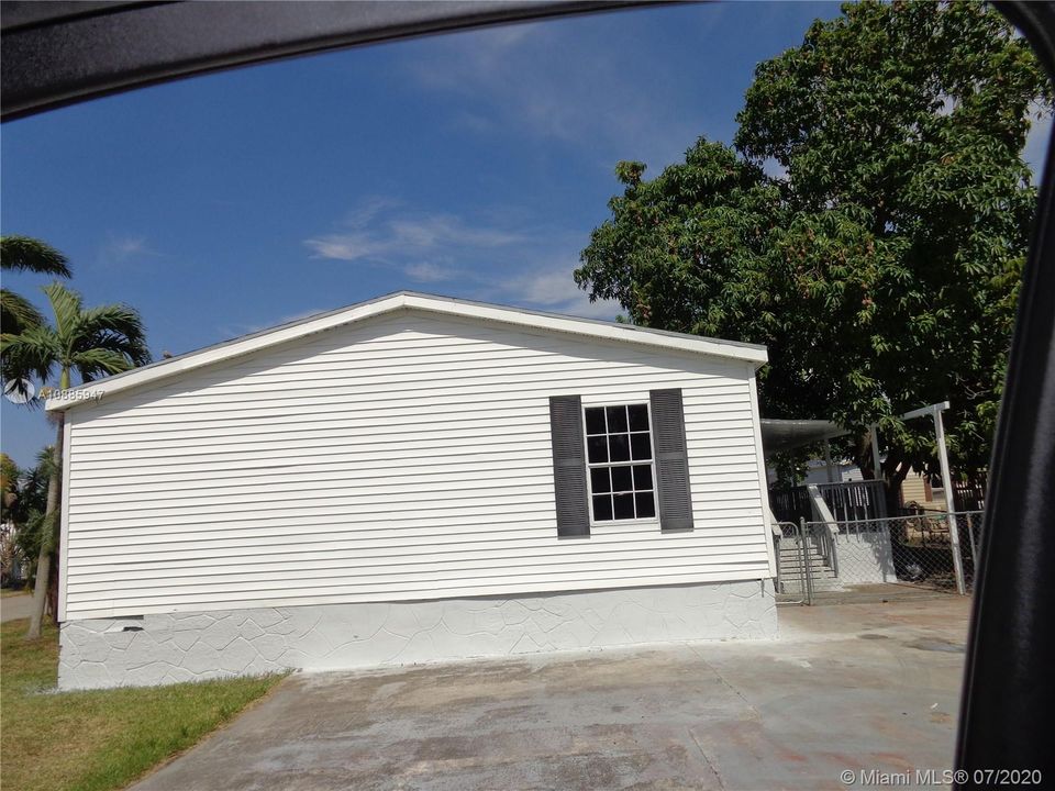 Vendido Recientemente: $149,990 (4 camas, 2 baños, 1690 Pies cuadrados)