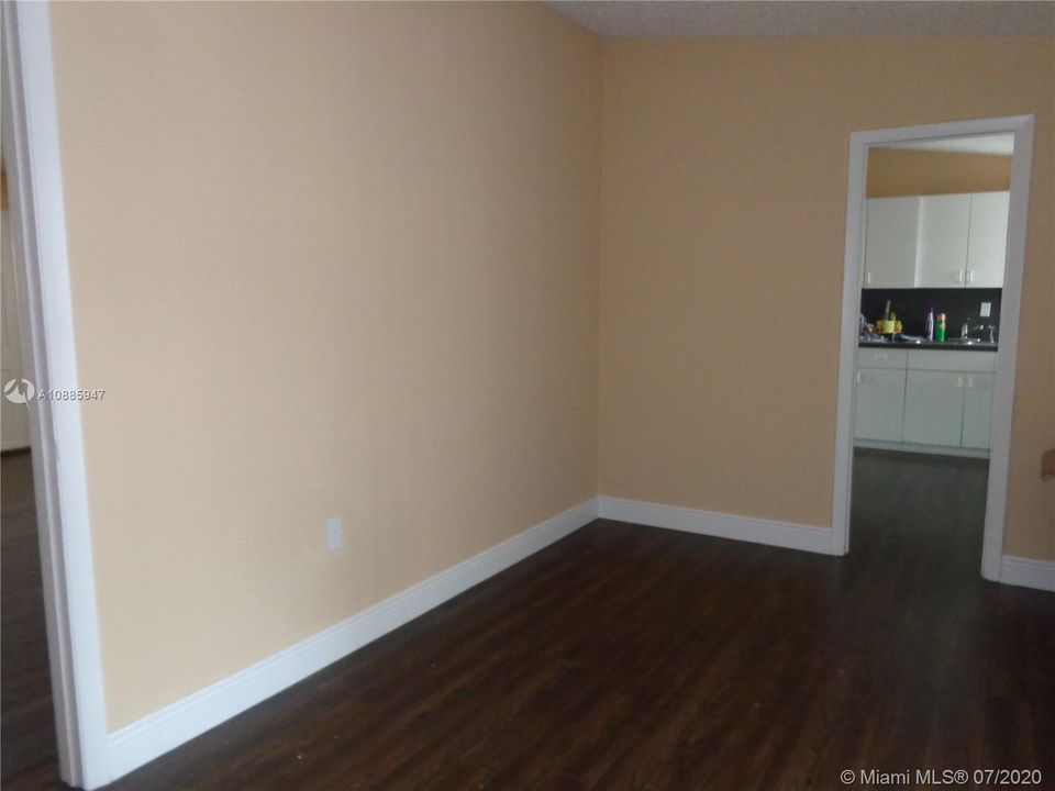 Vendido Recientemente: $149,990 (4 camas, 2 baños, 1690 Pies cuadrados)