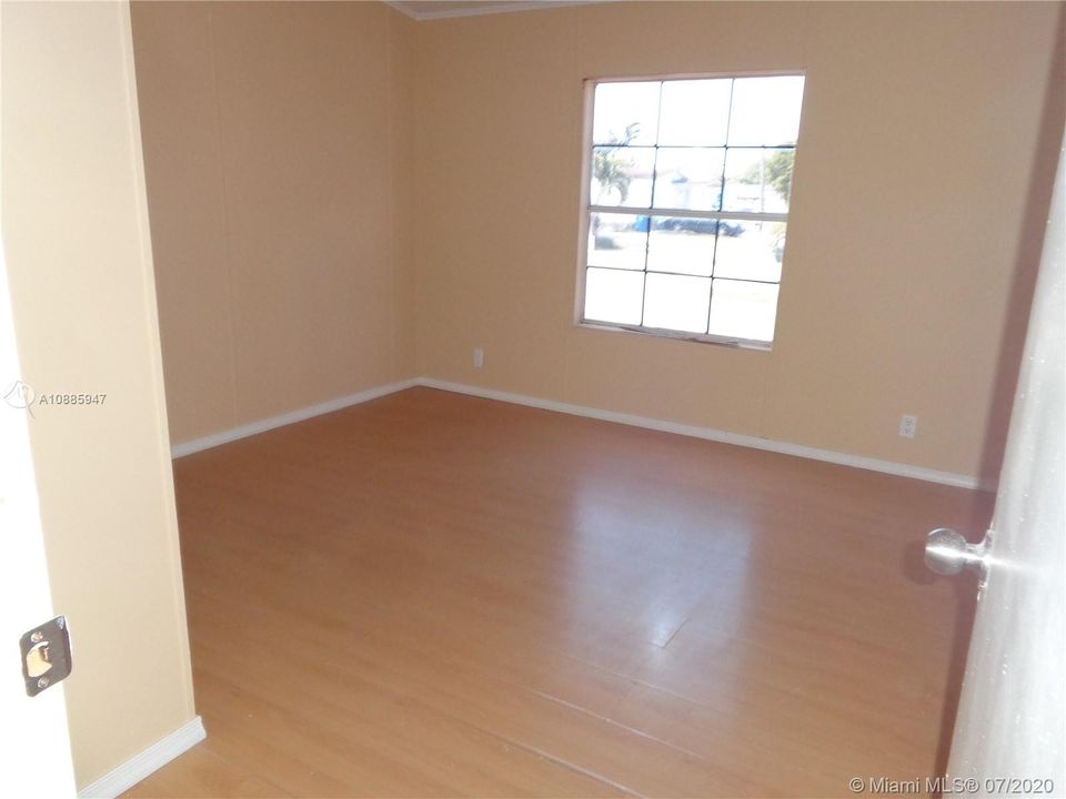 Vendido Recientemente: $149,990 (4 camas, 2 baños, 1690 Pies cuadrados)