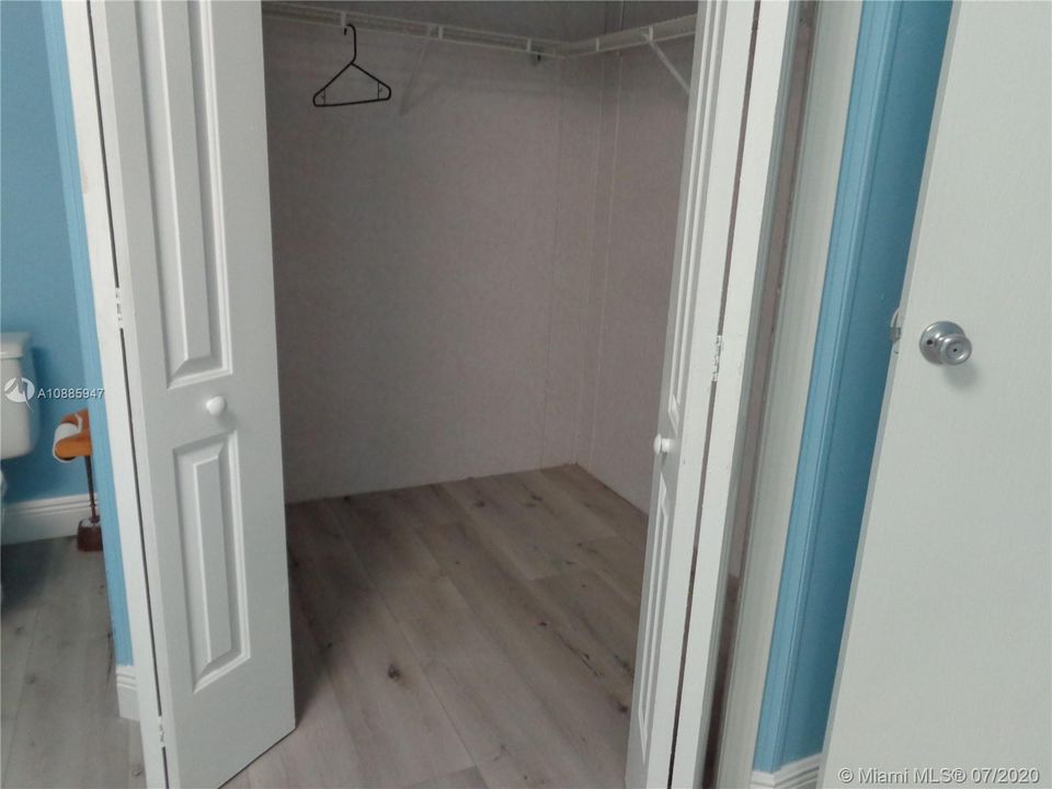 Vendido Recientemente: $149,990 (4 camas, 2 baños, 1690 Pies cuadrados)