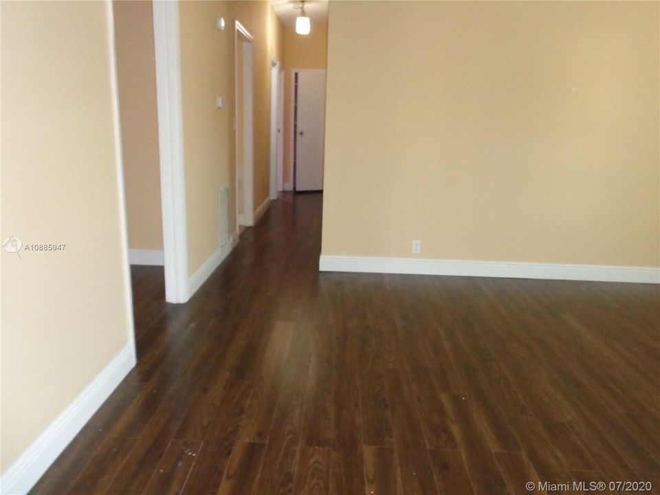 Vendido Recientemente: $149,990 (4 camas, 2 baños, 1690 Pies cuadrados)
